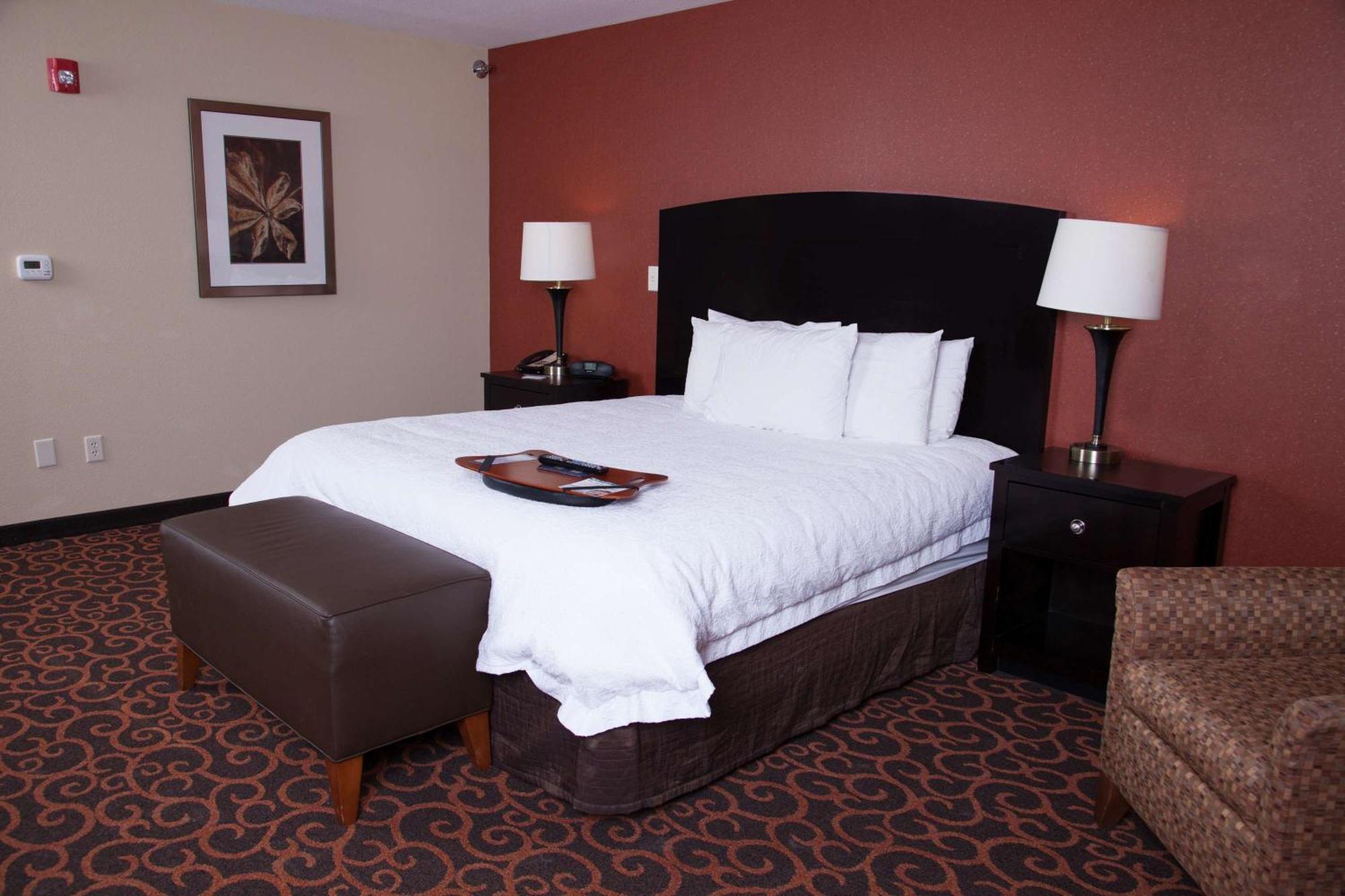 Hampton & Nd Hotel