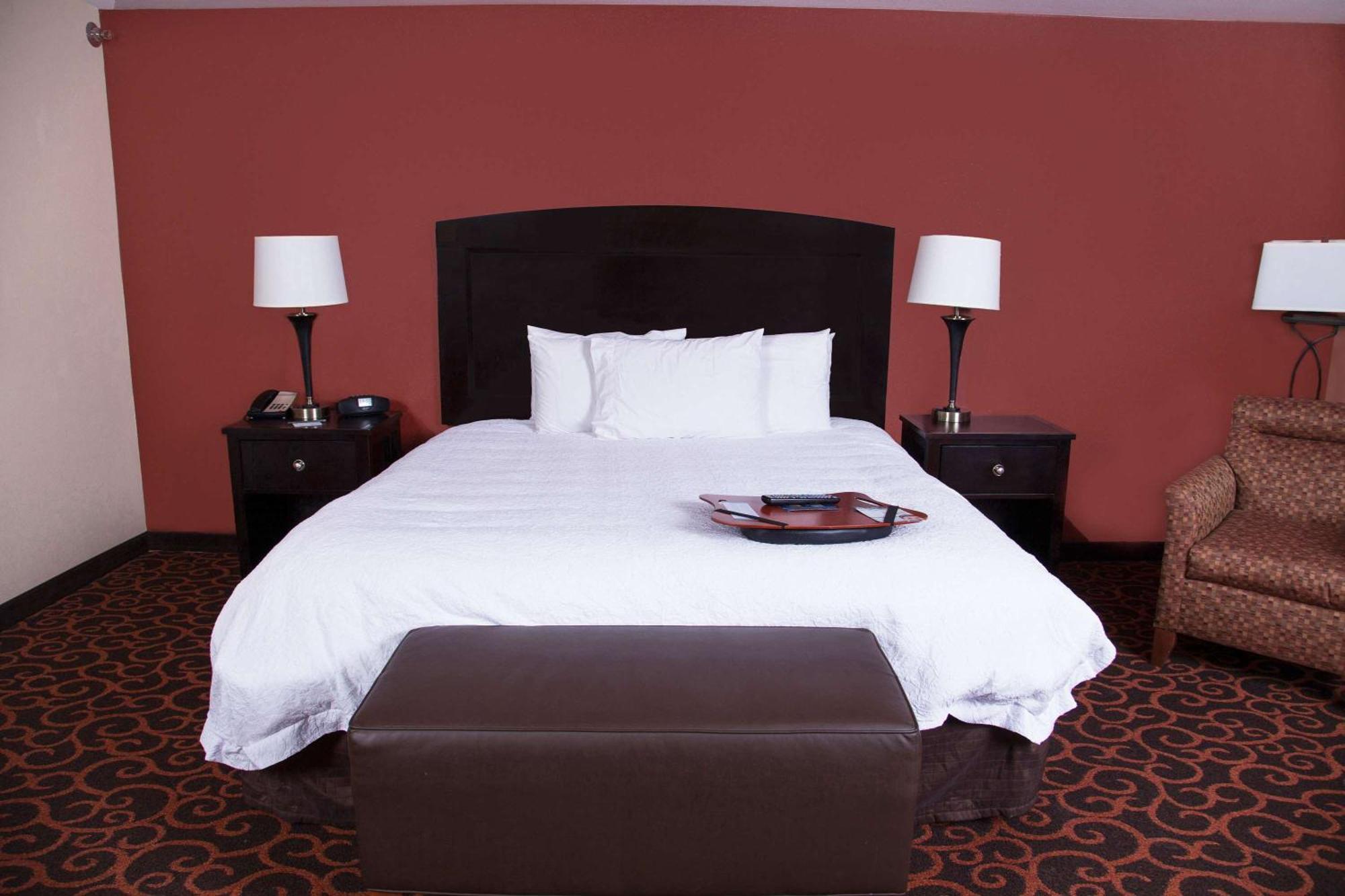 Hotel Hampton & Nd